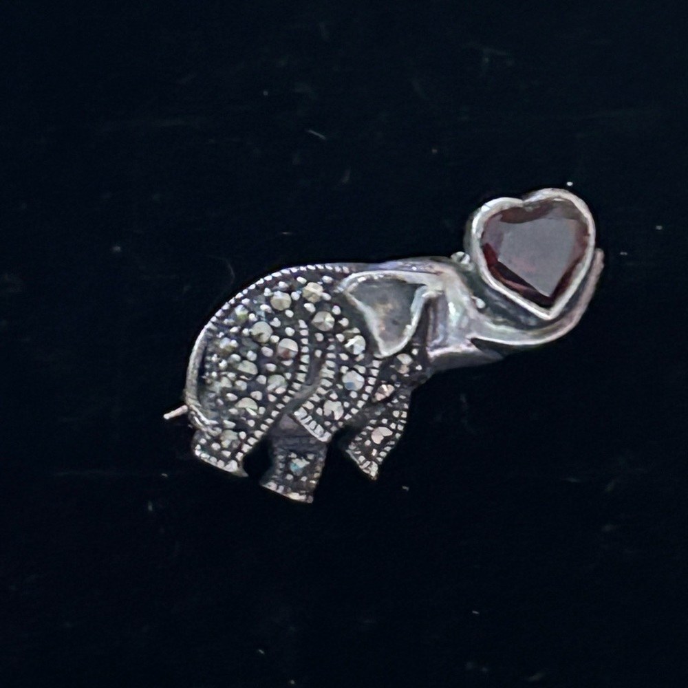 Vintage Sterling Silver Garnet & Marcasites Elephant Brooch - Picture 2 of 7